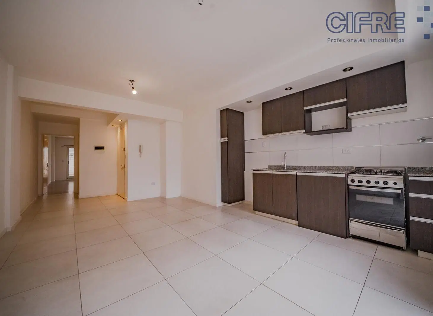 Departamento en Villa Devoto 2 ambientes al frente 2 baños, balcón aterrazado y gran patio. 3