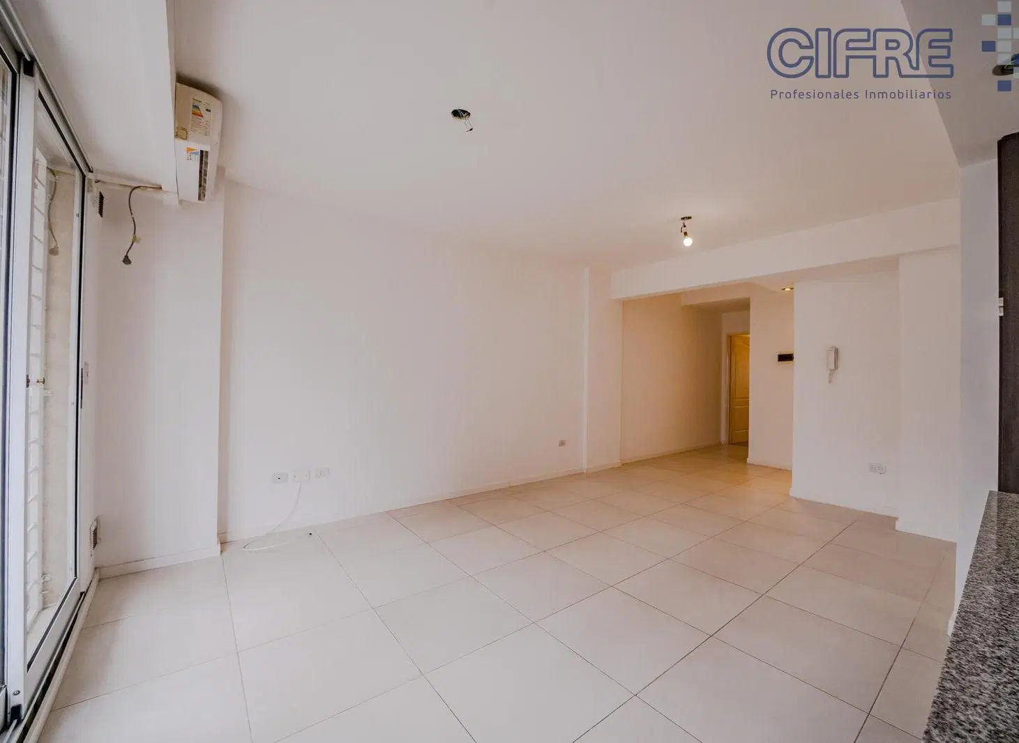 Departamento en Villa Devoto 2 ambientes al frente 2 baños, balcón aterrazado y gran patio. 5