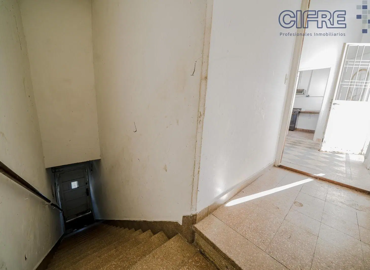 PH a refaccionar de 3 ambientes en primer piso por escalera, entrada indepte en Agronomia 4