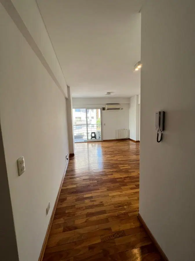 Departamento de 3 ambientes con 2 baños, balcón aterrazado, cochera fija y cubierta. 2