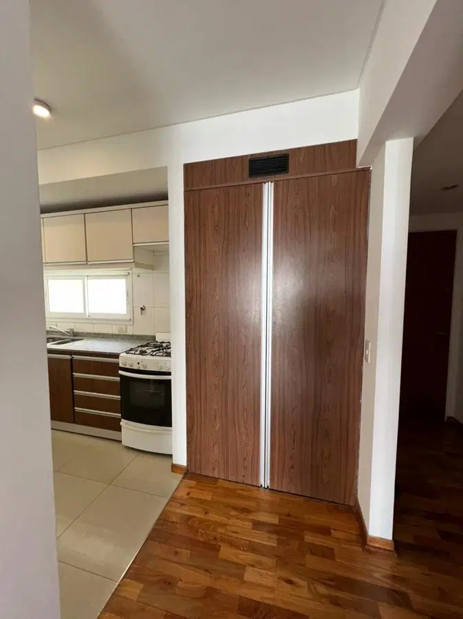 Departamento de 3 ambientes con 2 baños, balcón aterrazado, cochera fija y cubierta. 8