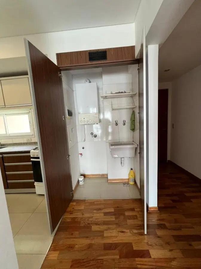 Departamento de 3 ambientes con 2 baños, balcón aterrazado, cochera fija y cubierta. 3