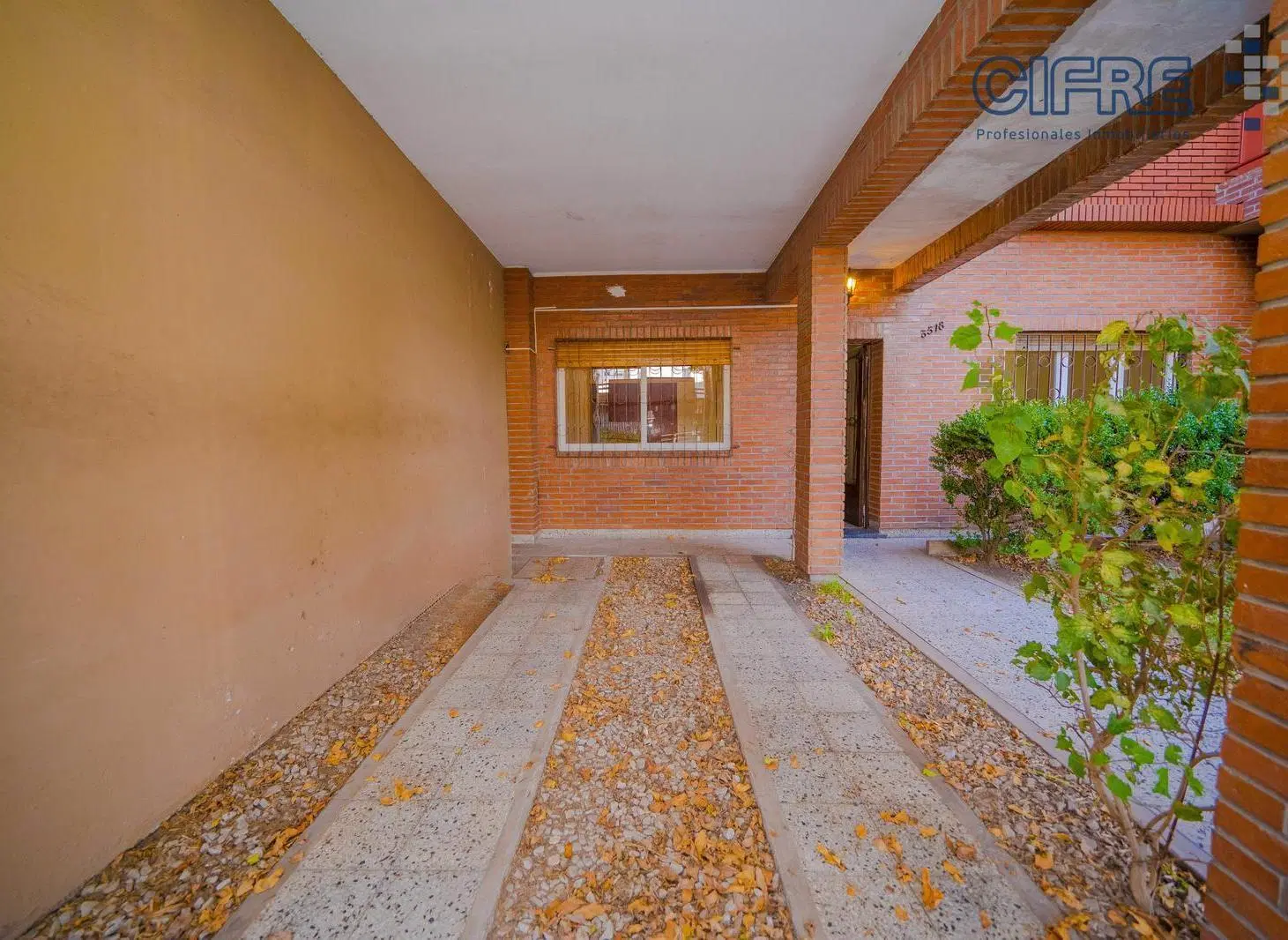 PH tipo casa de 3 ambientes con patio jardín cochera en Villa Urquiza 1