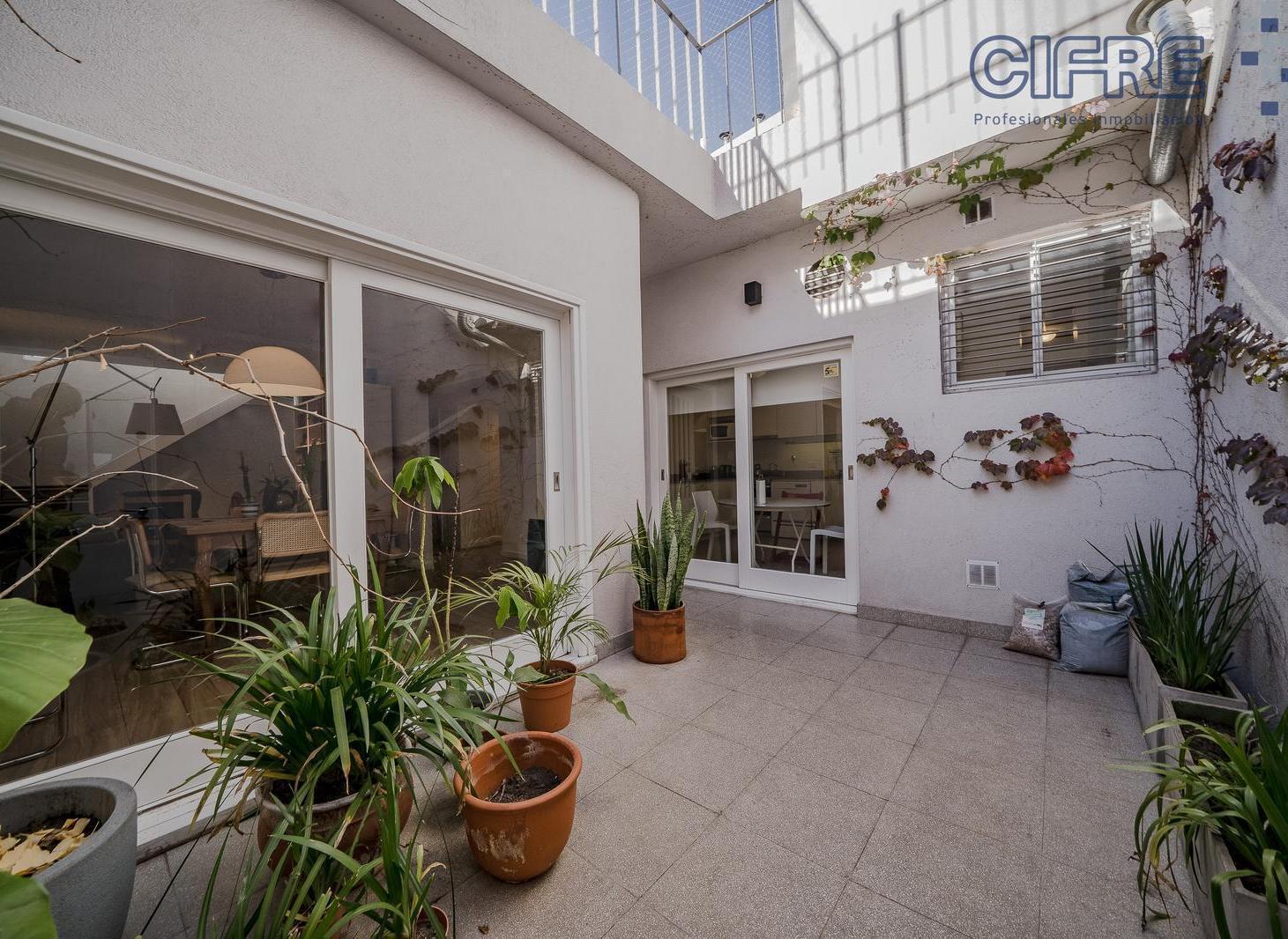 Foto de PH 4 ambientes con patio, terraza y parrilla en Villa Pueyrredón., imagen 2