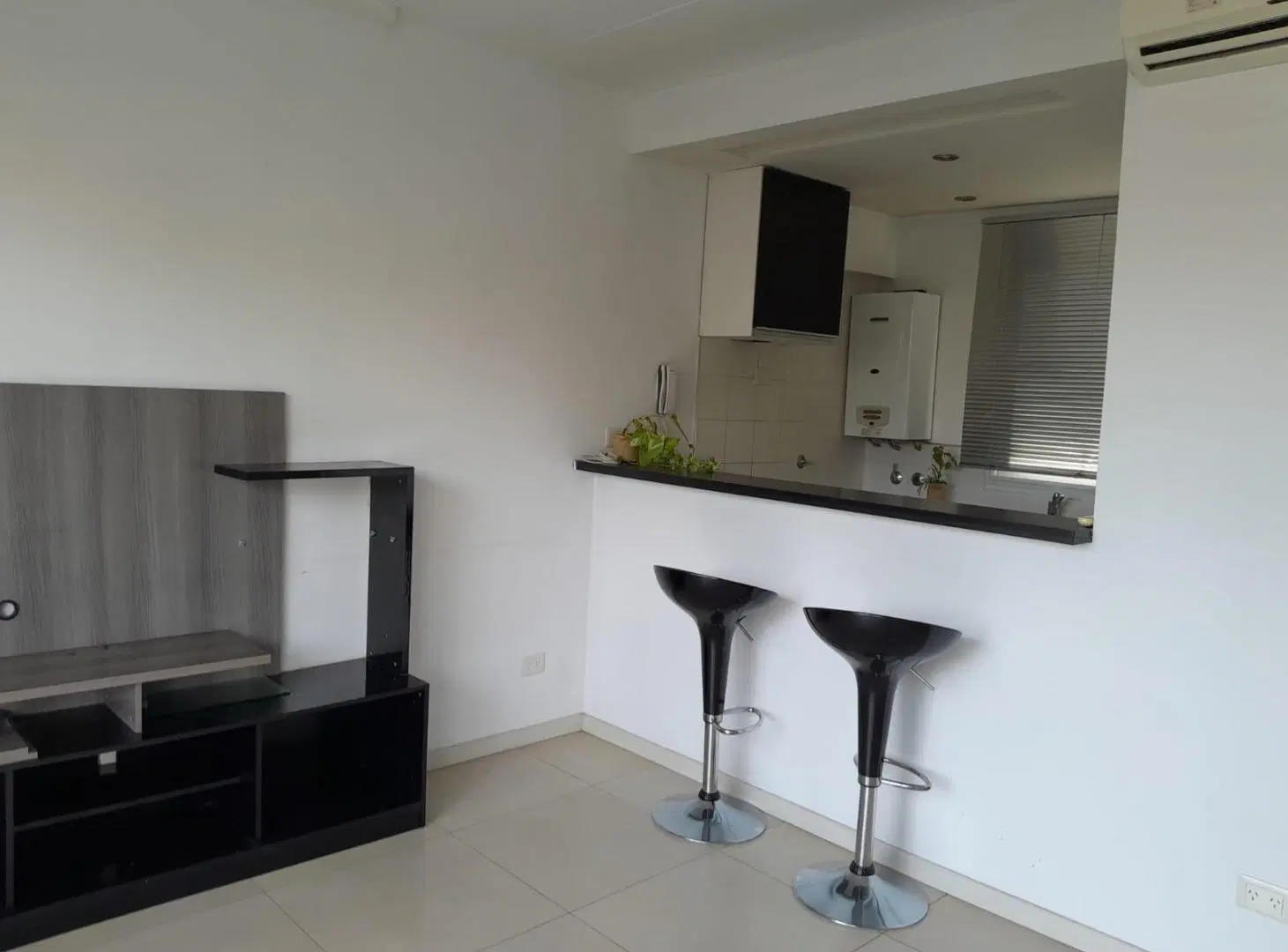 Departamento de 2 ambientes muy luminoso con cochera fija y cubierta 2