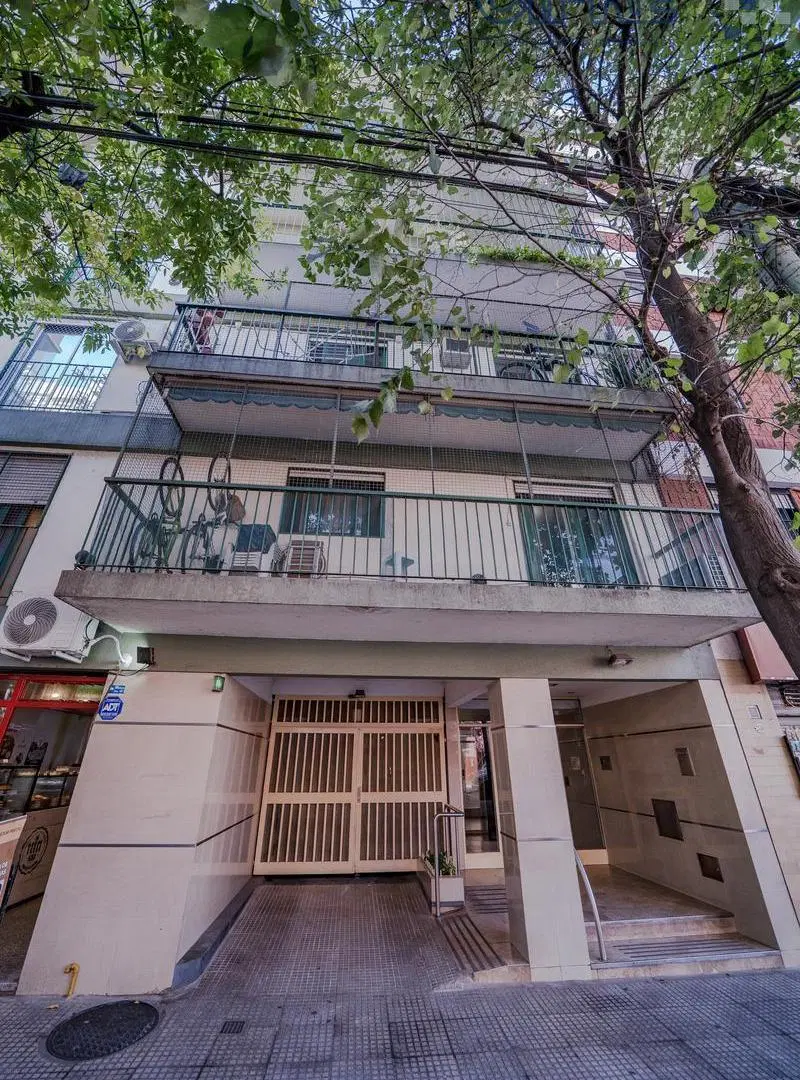 Departamento de 3 ambientes en Belgrano con balcón y vista abierta. 2