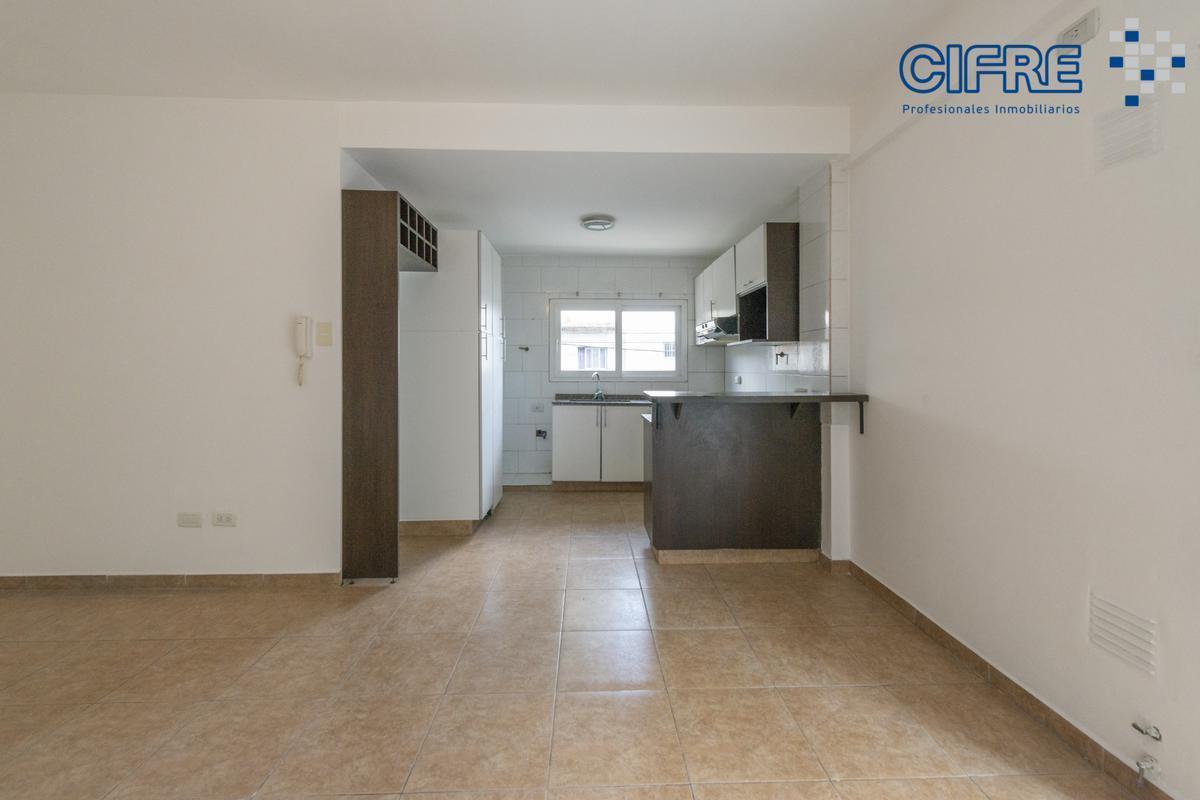 Foto de Departamento 3 ambientes baño y toilette balcón una cuadra Shopping Devoto, imagen 3