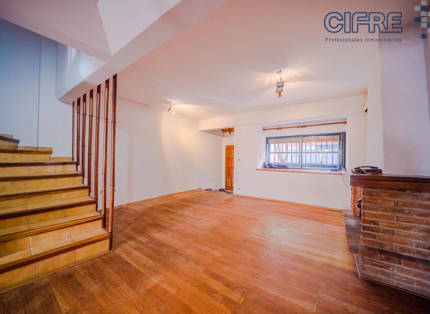 Foto de Triplex de 4 ambientes, escritorio, patio, terraza y cochera en Villa, imagen 5