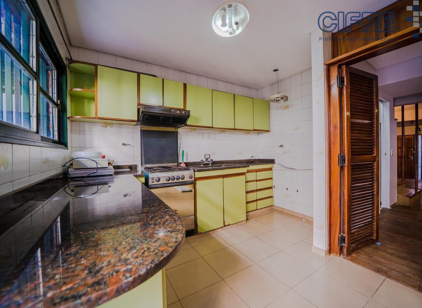 Foto de Triplex de 4 ambientes, escritorio, patio, terraza y cochera en Villa, imagen 4