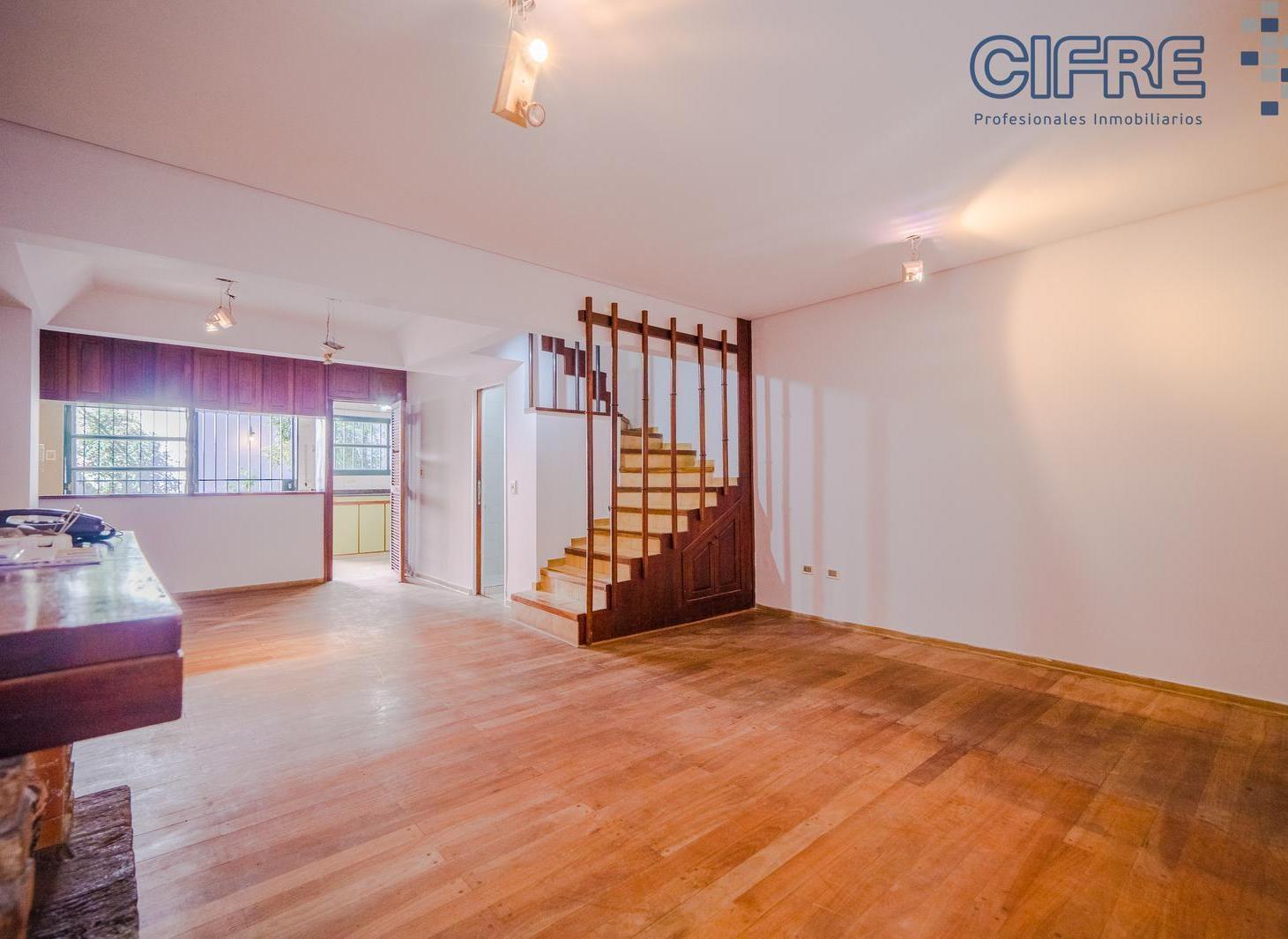 Foto de Triplex de 4 ambientes, escritorio, patio, terraza y cochera en Villa, imagen 1