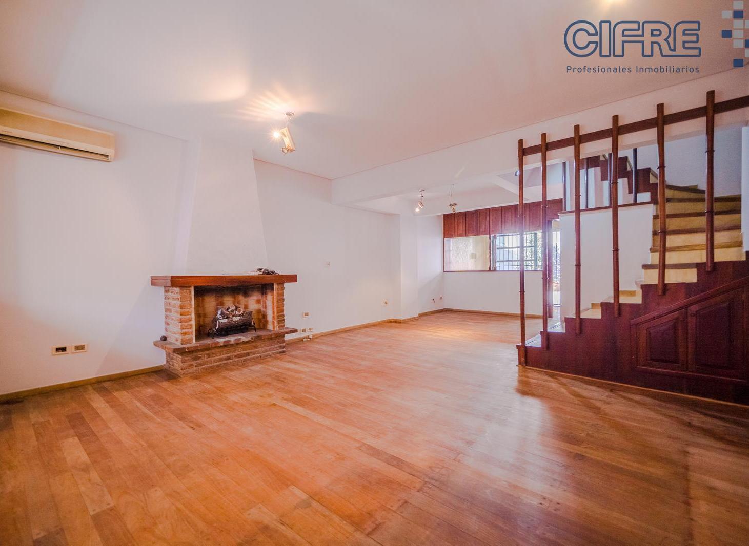 Foto de Triplex de 4 ambientes, escritorio, patio, terraza y cochera en Villa, imagen 2