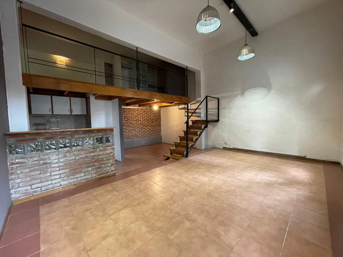 Foto de Espectacular PH tipo loft de 2 ambientes al frente con entrada, imagen 2