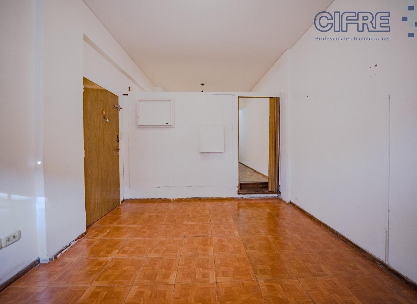 Foto de Departamento en PB de 1 ambiente y medio, cocina separada y pequeño, imagen 1