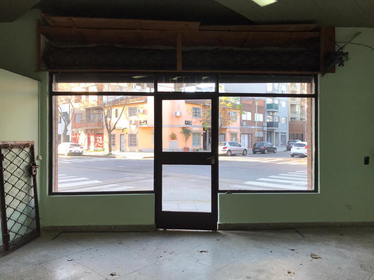 Foto de Local en alquiler en Villa Pueyrredón en esquina sin columnas. sin, imagen 5