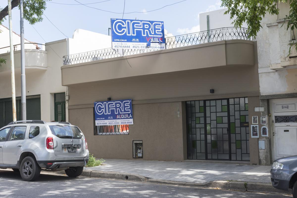 PH en alquiler de 2 ambientes en primer piso al Contra frente con patio