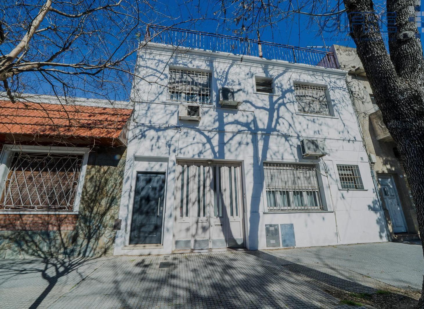 Foto de PH 5 ambientes Reciclados con parrilla, jardín y pileta en Agronomía, imagen 5