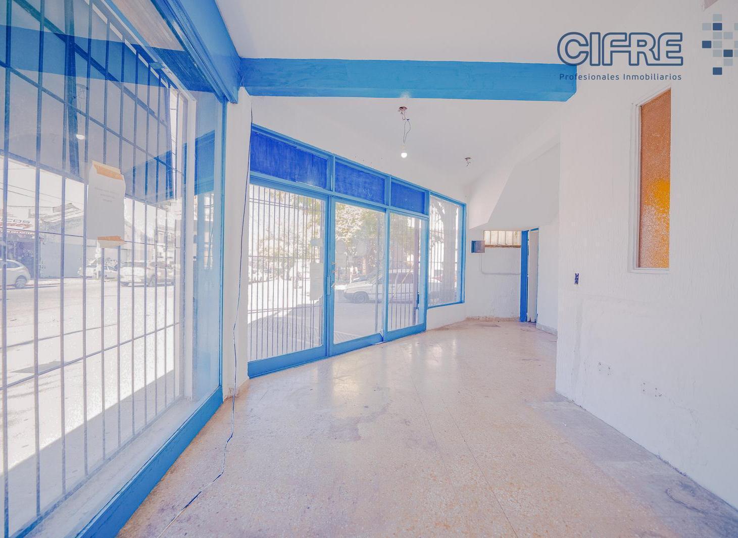 Foto de Local en esquina de 35m2, frente de vidrio y rejas en Villa Pueyrredón., imagen 4