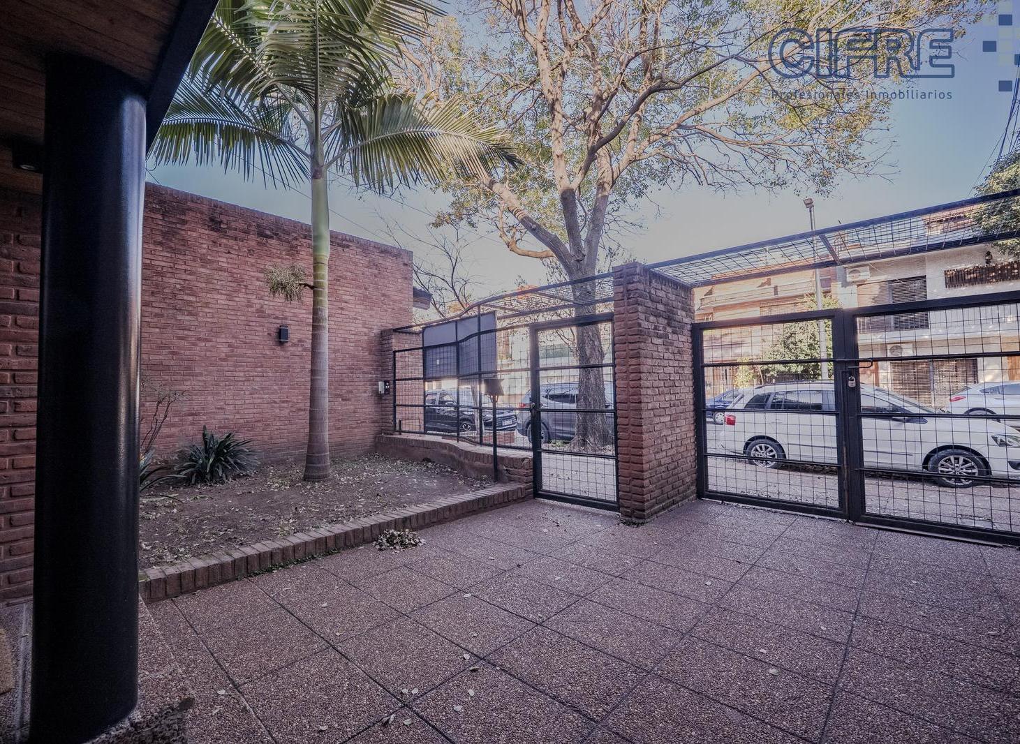 Foto de Espectacular Casa de 6 ambientes, 4 dormitorios, 3 Baños, Cochera, imagen 3