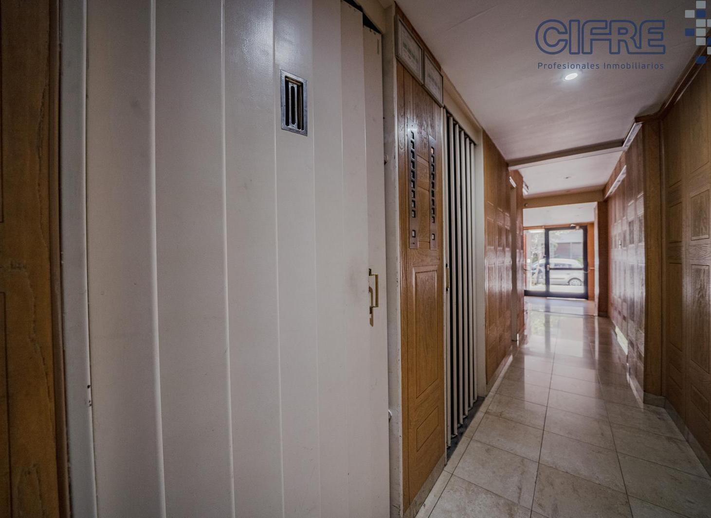 Foto de Mono ambiente con placard y cocina separada en Villa Pueyrredon., imagen 4