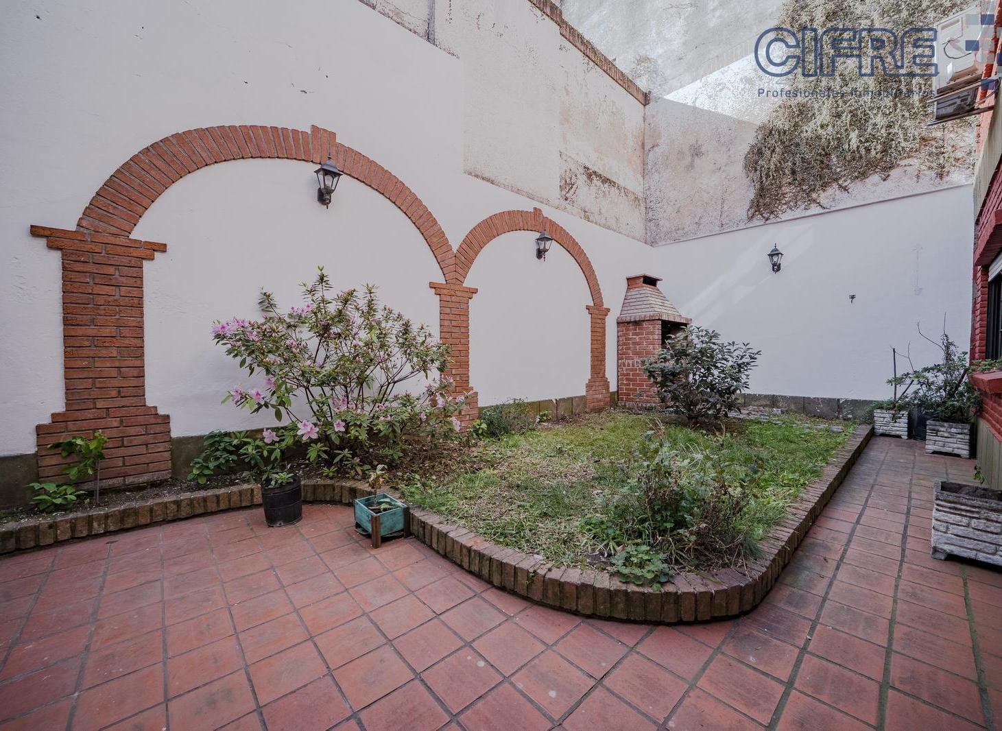 Foto de PH en Planta Baja 3 ambientes con cochera y 2 patios en Villa Pueyrredon, imagen 1