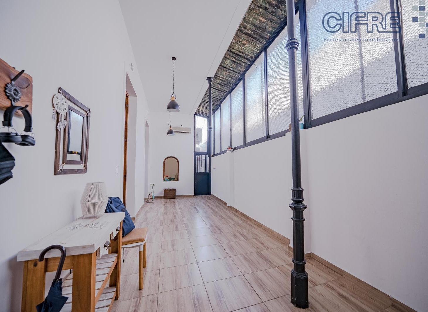 Foto de PH al frente de 5 ambientes 3 baños con garage patio terraza y parrilla, imagen 3