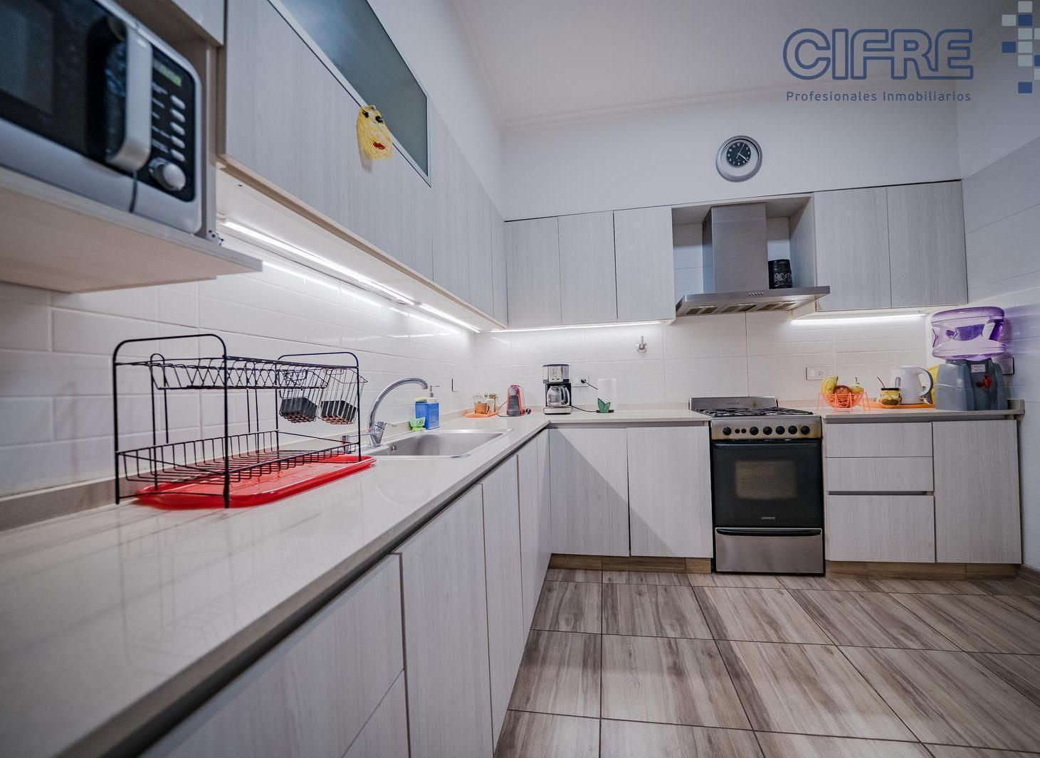 Foto de PH al frente de 5 ambientes 3 baños con garage patio terraza y parrilla, imagen 1