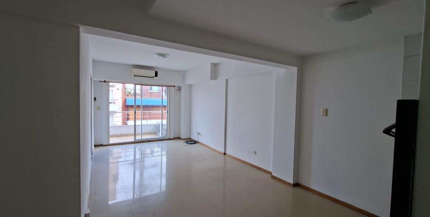 Foto de Monoambiente al frente con balcón, cochera opcional, apto profecional., imagen 1