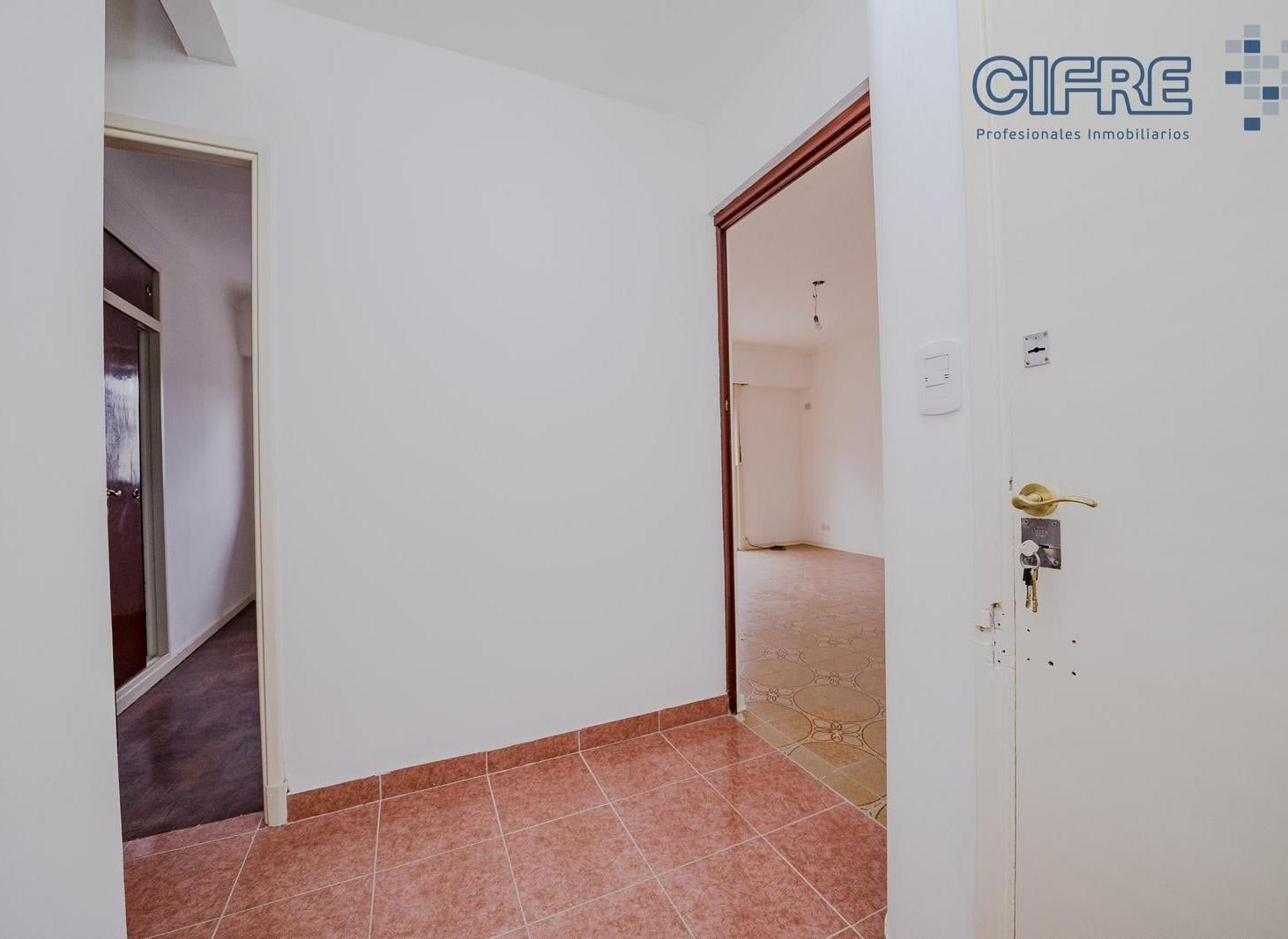 Foto de Luminoso departamento 3 ambientes en primer piso por escalera en Villa, imagen 5