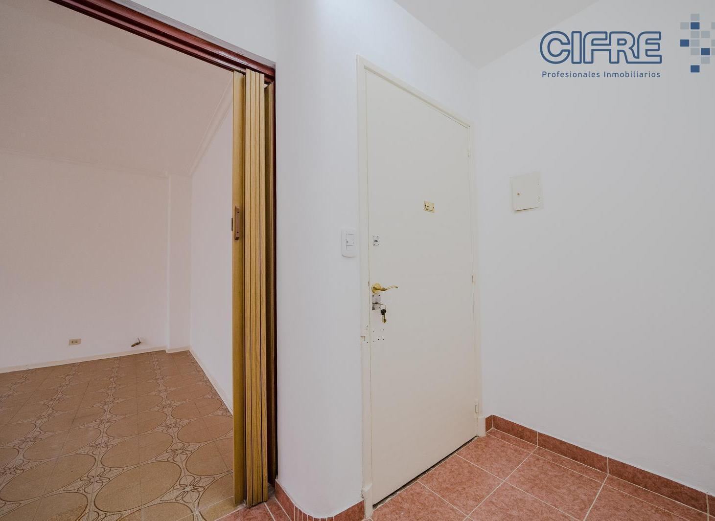 Foto de Luminoso departamento 3 ambientes en primer piso por escalera en Villa, imagen 3