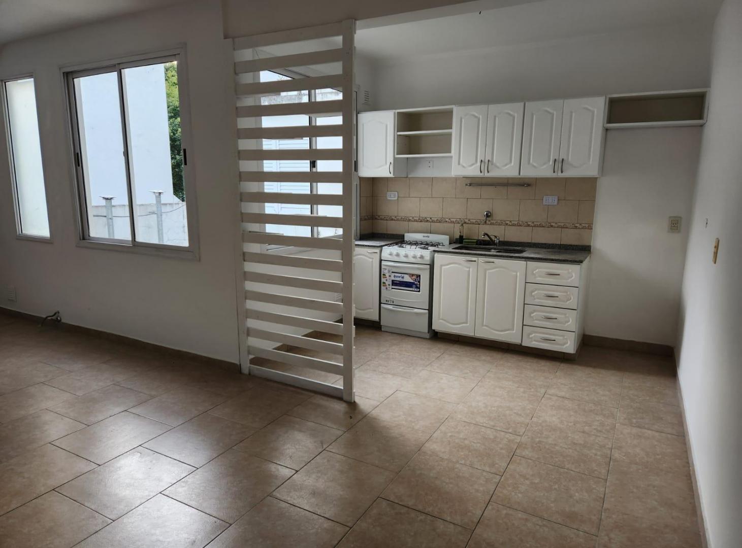 Foto de PH de 3 ambientes en 1er piso por escalera con terraza propia., imagen 3