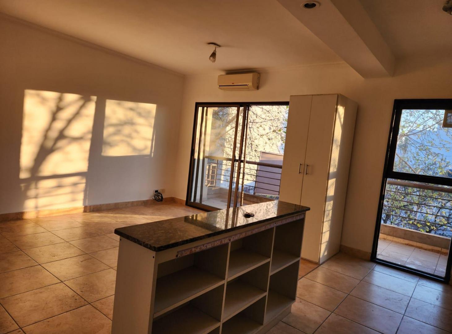Foto de Departamento de 2 ambientes al frente con amplio balcón, muy luminoso., imagen 2
