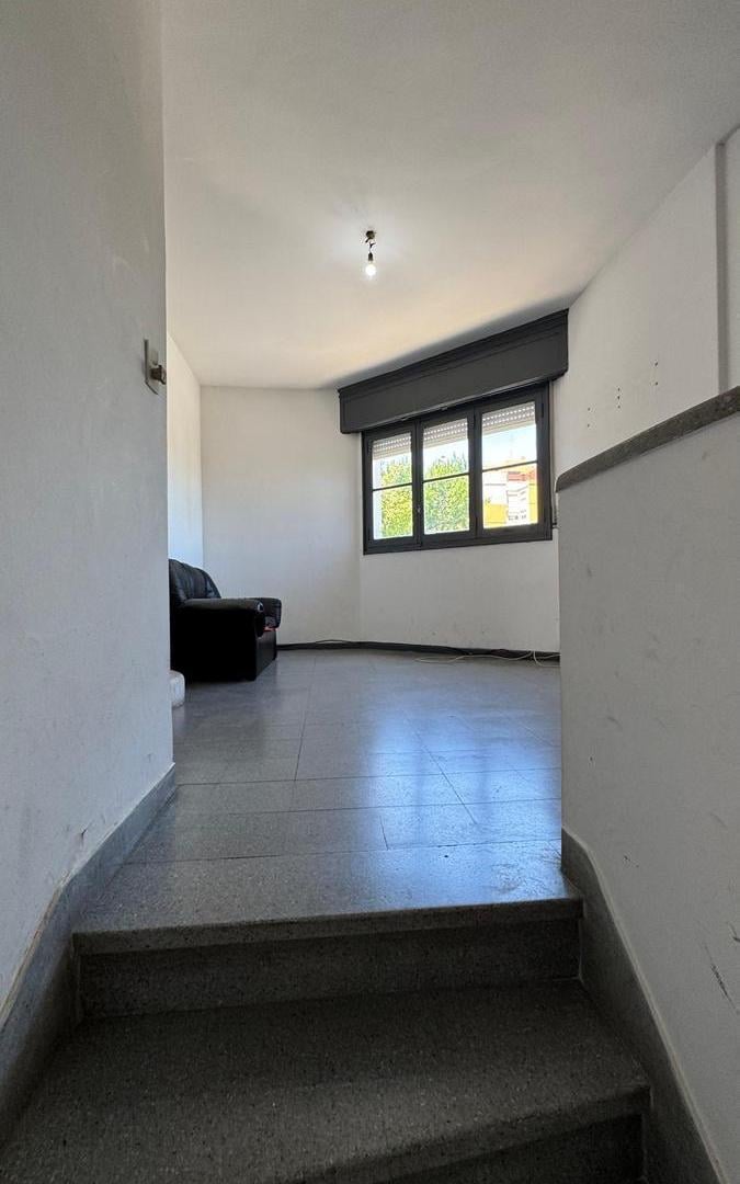 Foto de PH de 3 ambientes al frente con entrada independiente en 1er piso por, imagen 2
