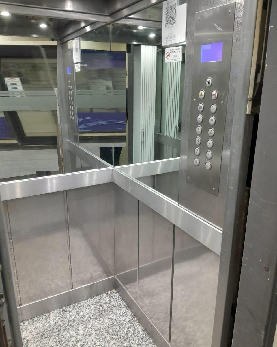 Cerrito Al 200, 2 Oficinas Unidas, Luz, Buena Vista y el tamaño justo.