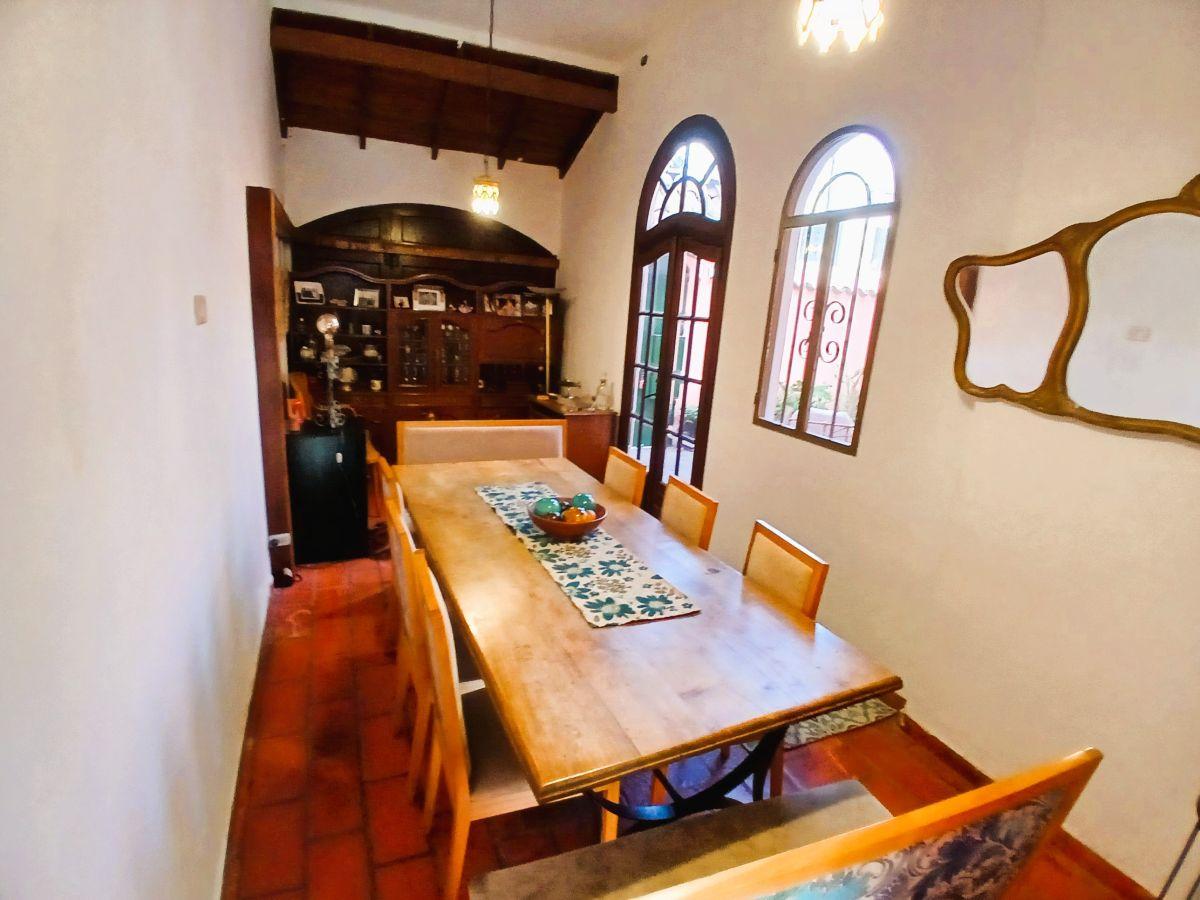 Foto de Solida Casa en Venta con Pileta en Monte Castro, imagen 4