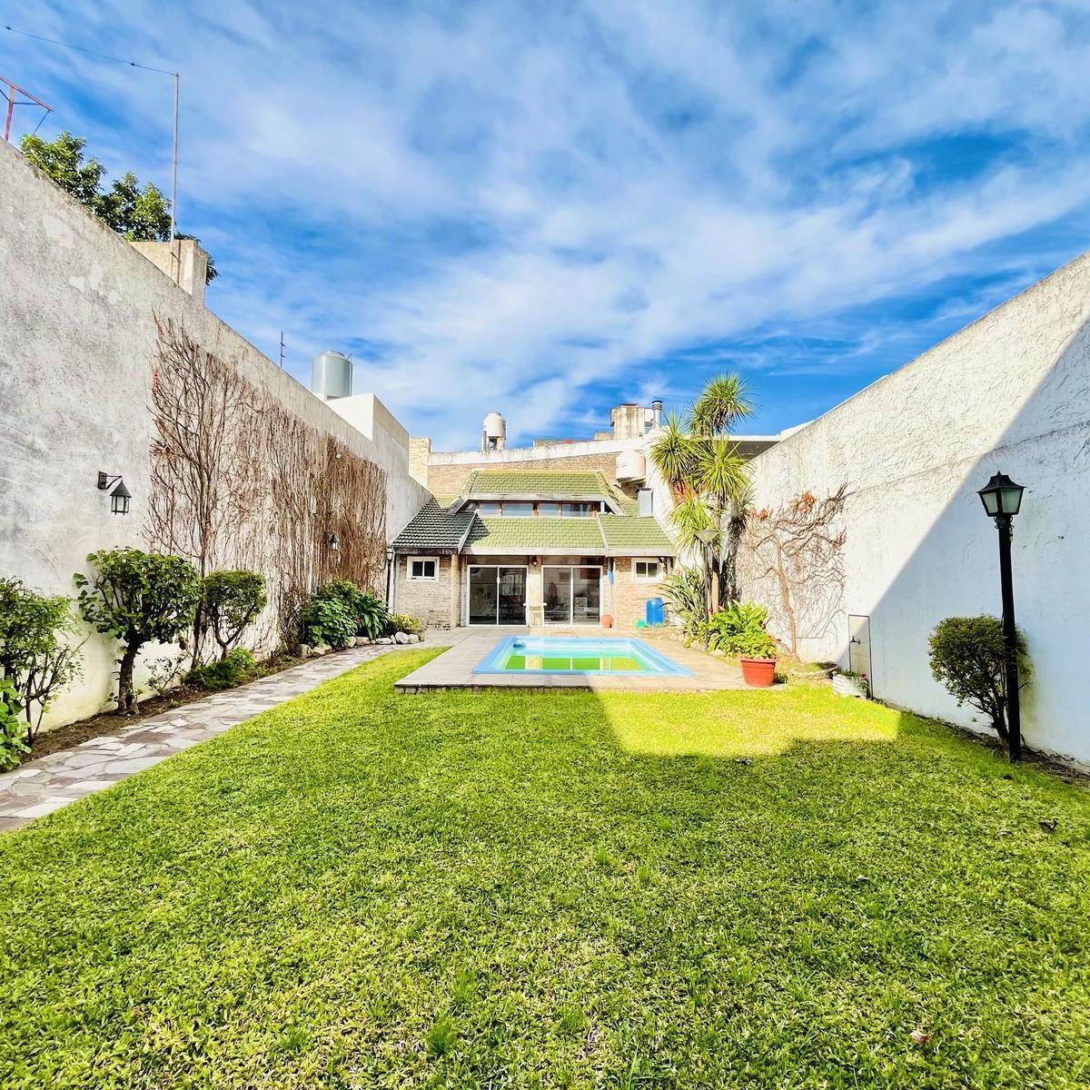 Venta Casa 7 Ambientes Jardín Piscina Villa Pueyrredon 2