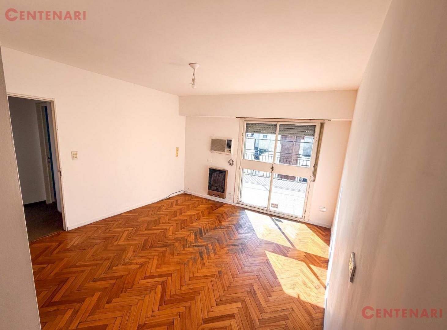 Foto de VENTA - DEPARTAMENTO - 3 AMBIENTES ESCRITORIO TERRAZA BALVANERA, imagen 2