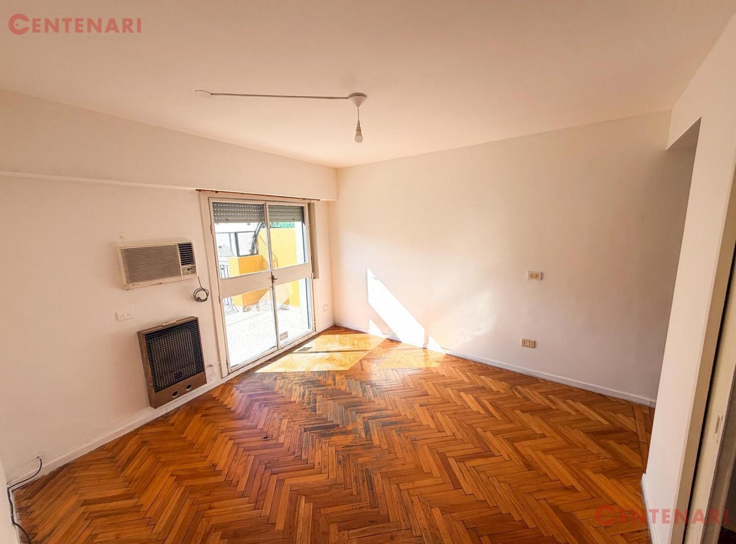 Foto de VENTA - DEPARTAMENTO - 3 AMBIENTES ESCRITORIO TERRAZA BALVANERA, imagen 3