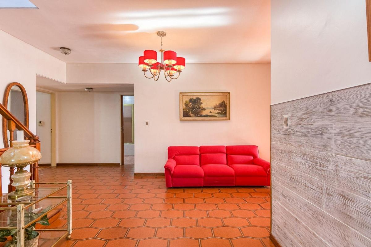 Venta Casa 5 Dorm, Jardin, Pileta, Quincho y Play 5