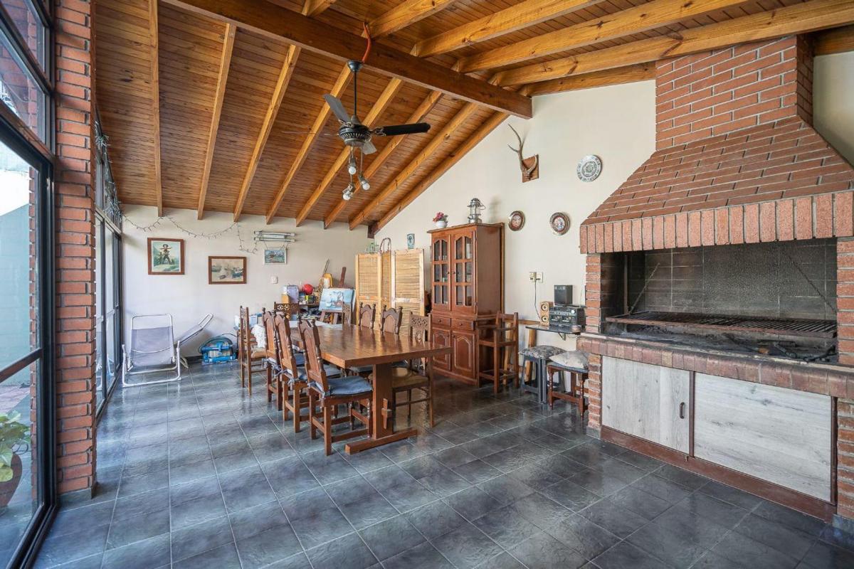 Venta Casa 5 Dorm, Jardin, Pileta, Quincho y Play 2