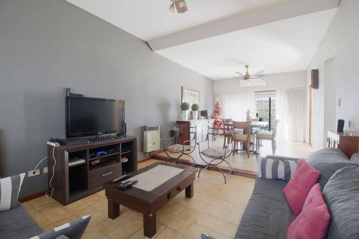 Venta Casa en Duplex Lote Propio Piscina Cochera 4