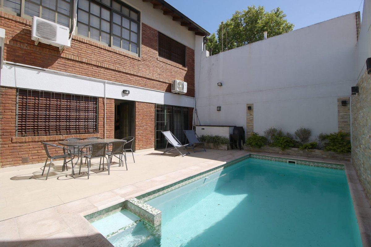 Venta Casa en Duplex Lote Propio Piscina Cochera 5