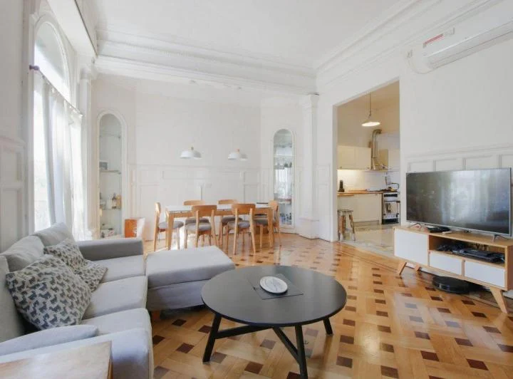VENTA PISO DE ESTILO 4 AMB DOS PATIOS -DE ÉPOCA 1