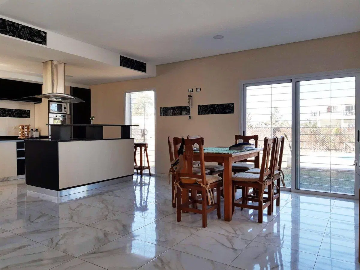 Casa quinta moderna 320 m2 + pileta + chocheras 5