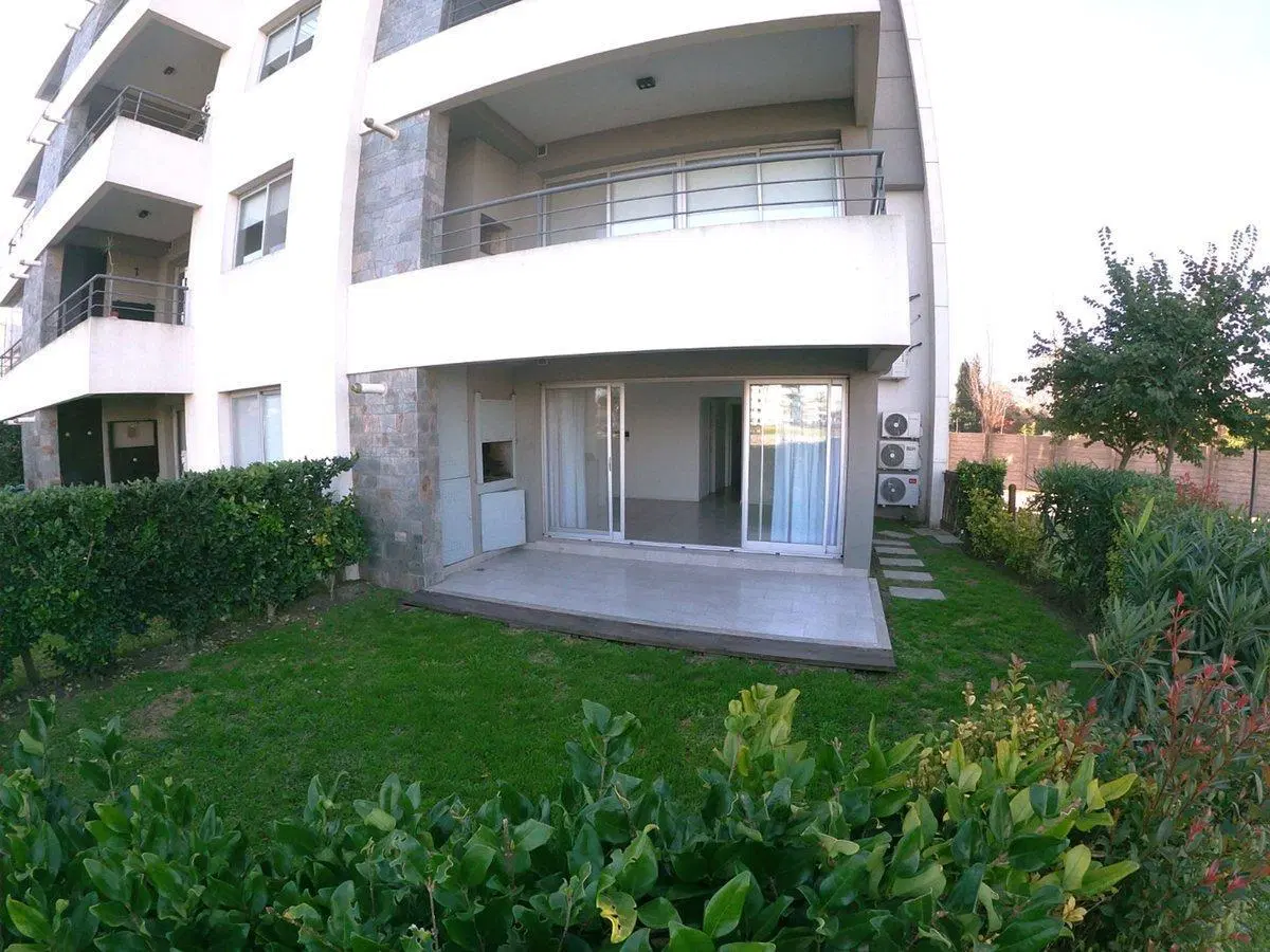 3 AMBIENTES PLANTA BAJA CON PATIO LAGOON PILAR 4