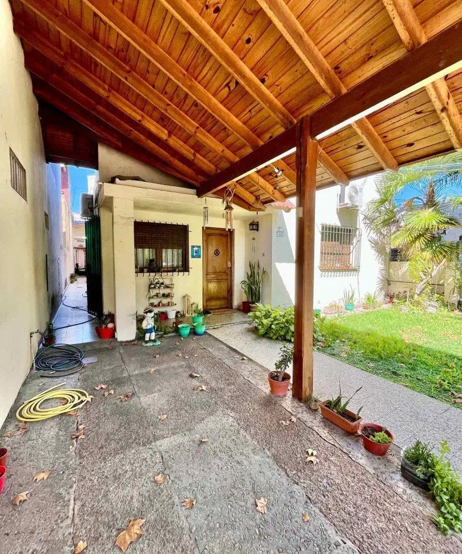 Casa 3 o 4 amb a refaccionar en venta - Temperley 2