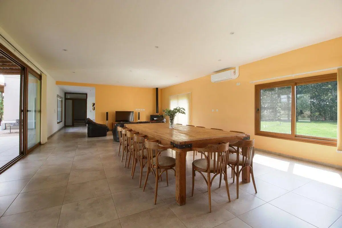 LOTE CON CASA 5 AMB PILETA TENIS LOMA ESCONDIDA 3