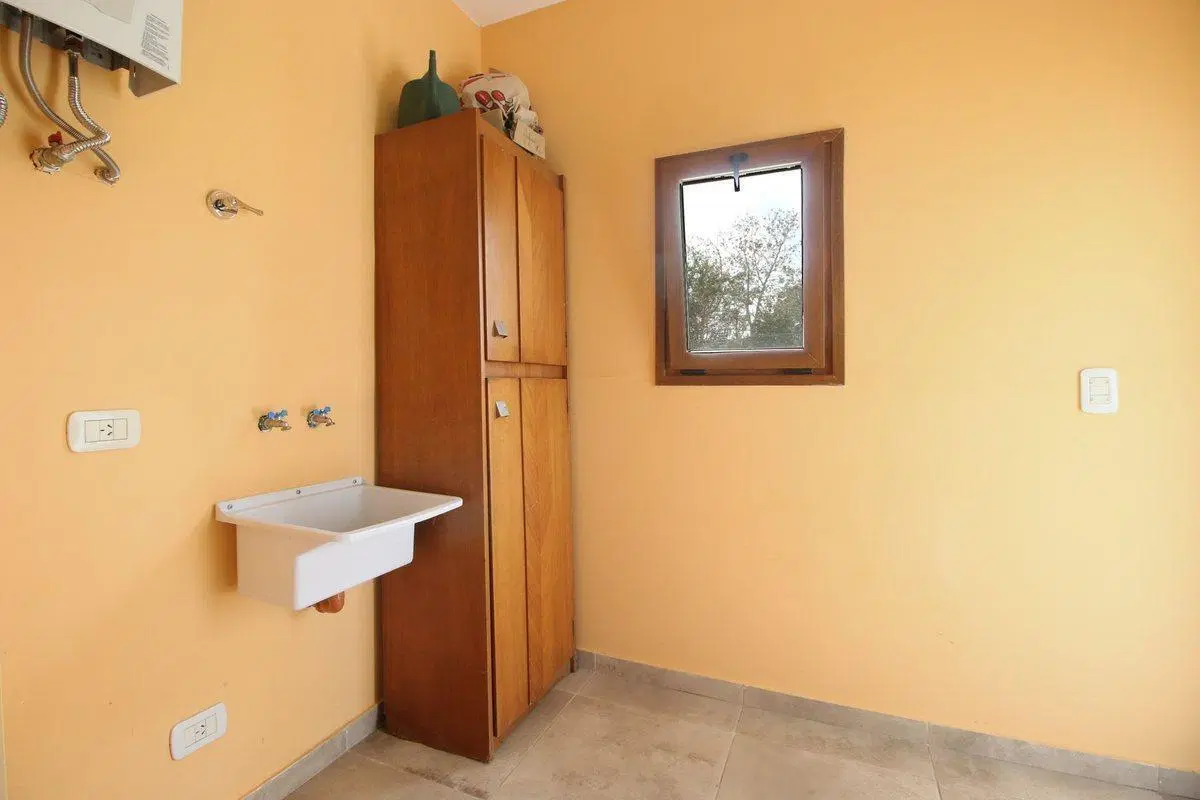LOTE CON CASA 5 AMB PILETA TENIS LOMA ESCONDIDA 5