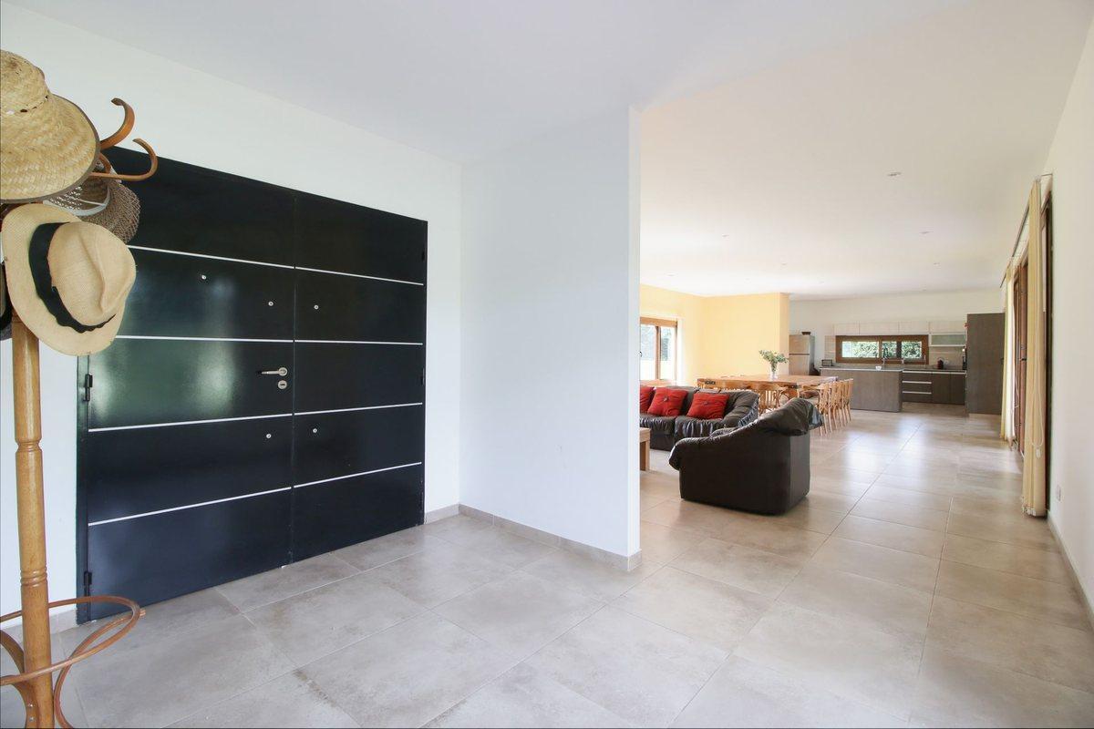 LOTE CON CASA 5 AMB PILETA TENIS LOMA ESCONDIDA