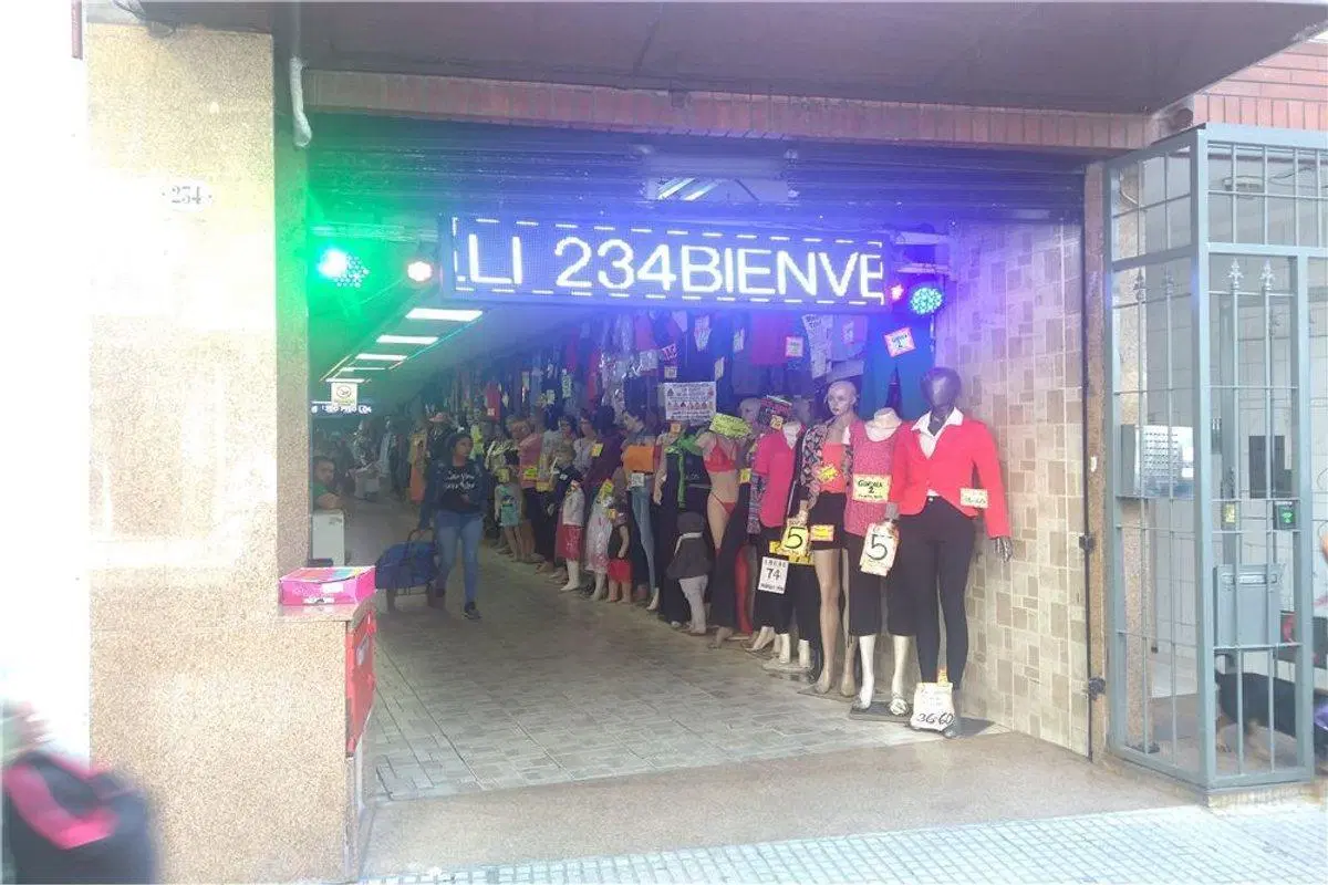 ALQUILER LOCAL ONCE FERIA DEL SOL  PUESTOS VARIOS 2