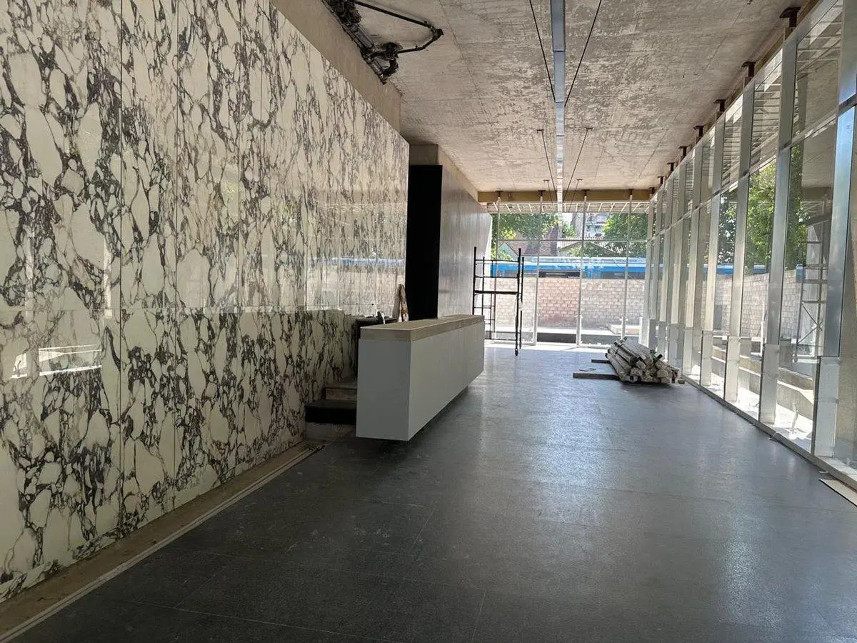 ALQUILER OFICINAS EN VTE LOPEZ CON COCH A ESTR 5